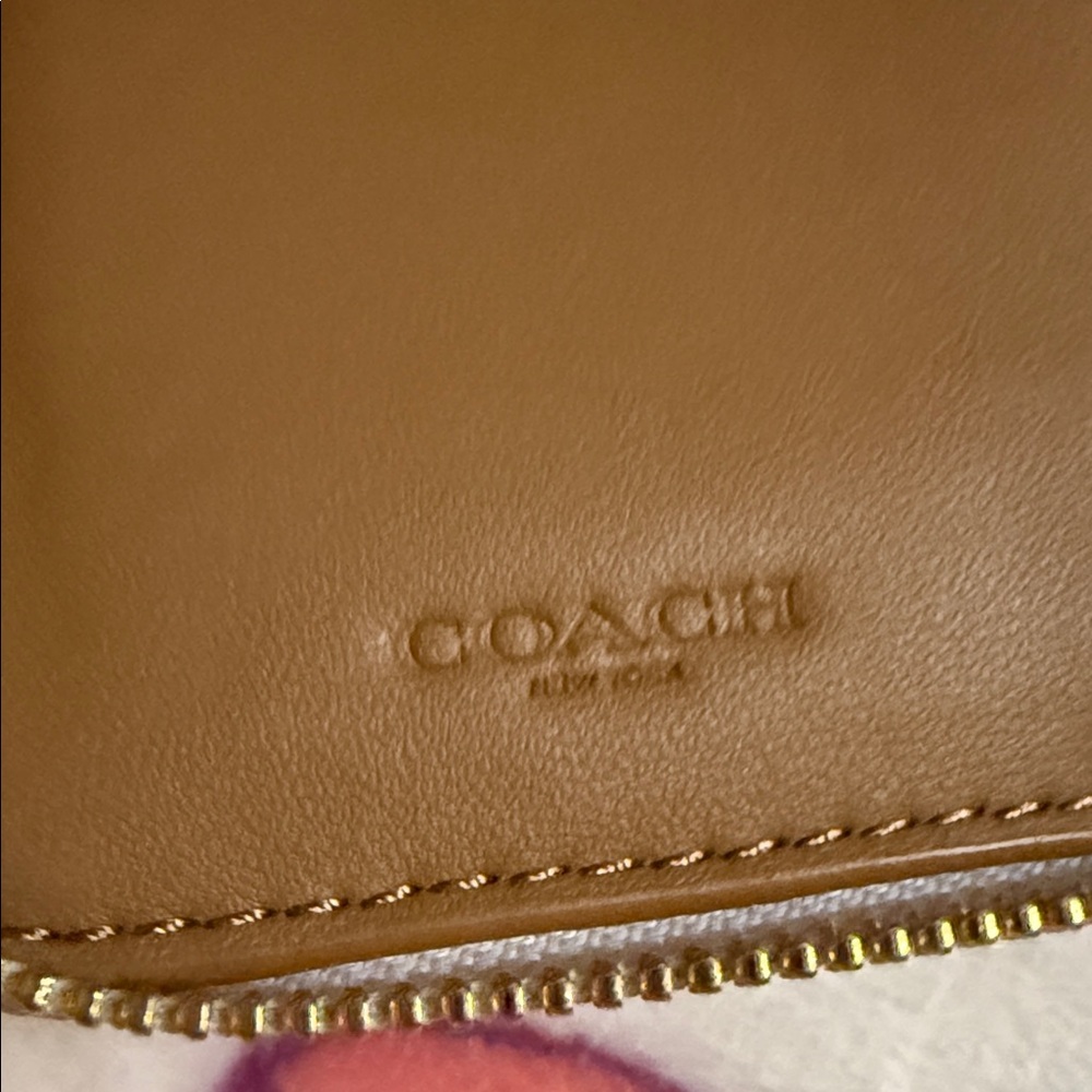 Coach Zip Around Wallet in Chalk (off-white) pebbled leather EUC - Picture 5 of 16